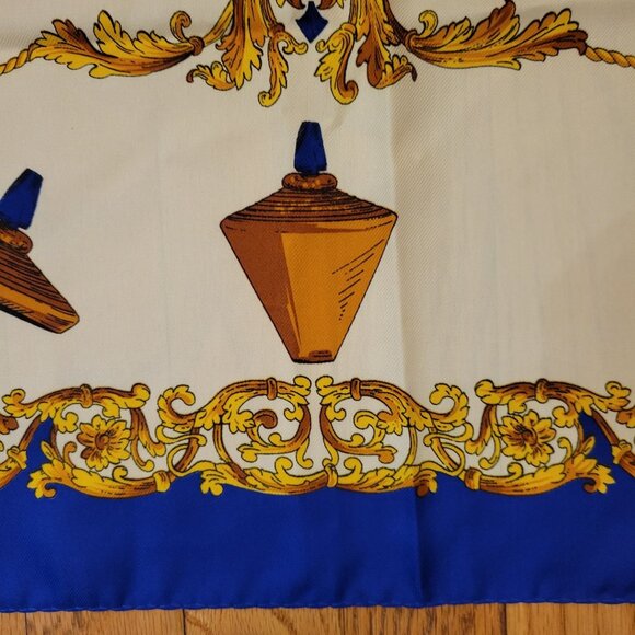 Je Jour Italian Made Scarf 100% Polyester 34" x 34" Blue/Gold/White Vintage Styl - Picture 4 of 5